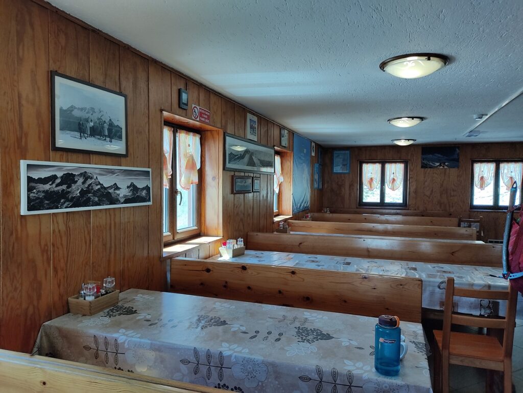 Sala rifugio Chabod